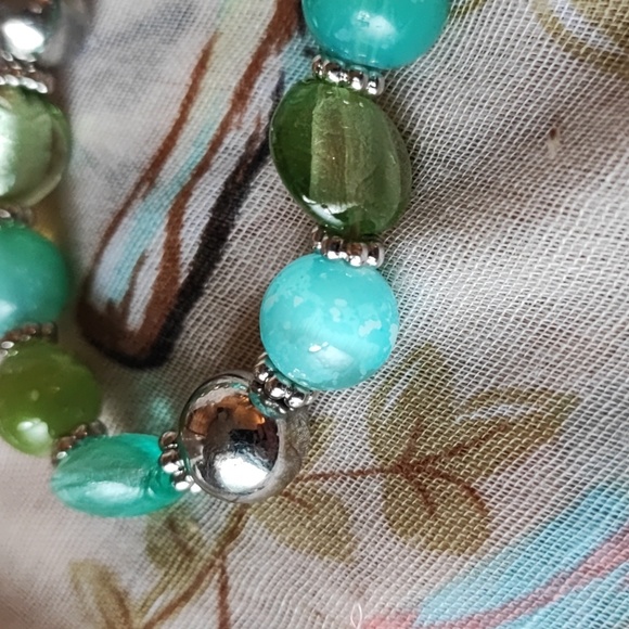 Pair Stretch Bracelets Light Green Faux Pearls Lucite Moonglow Blue Flaw - Picture 7 of 7